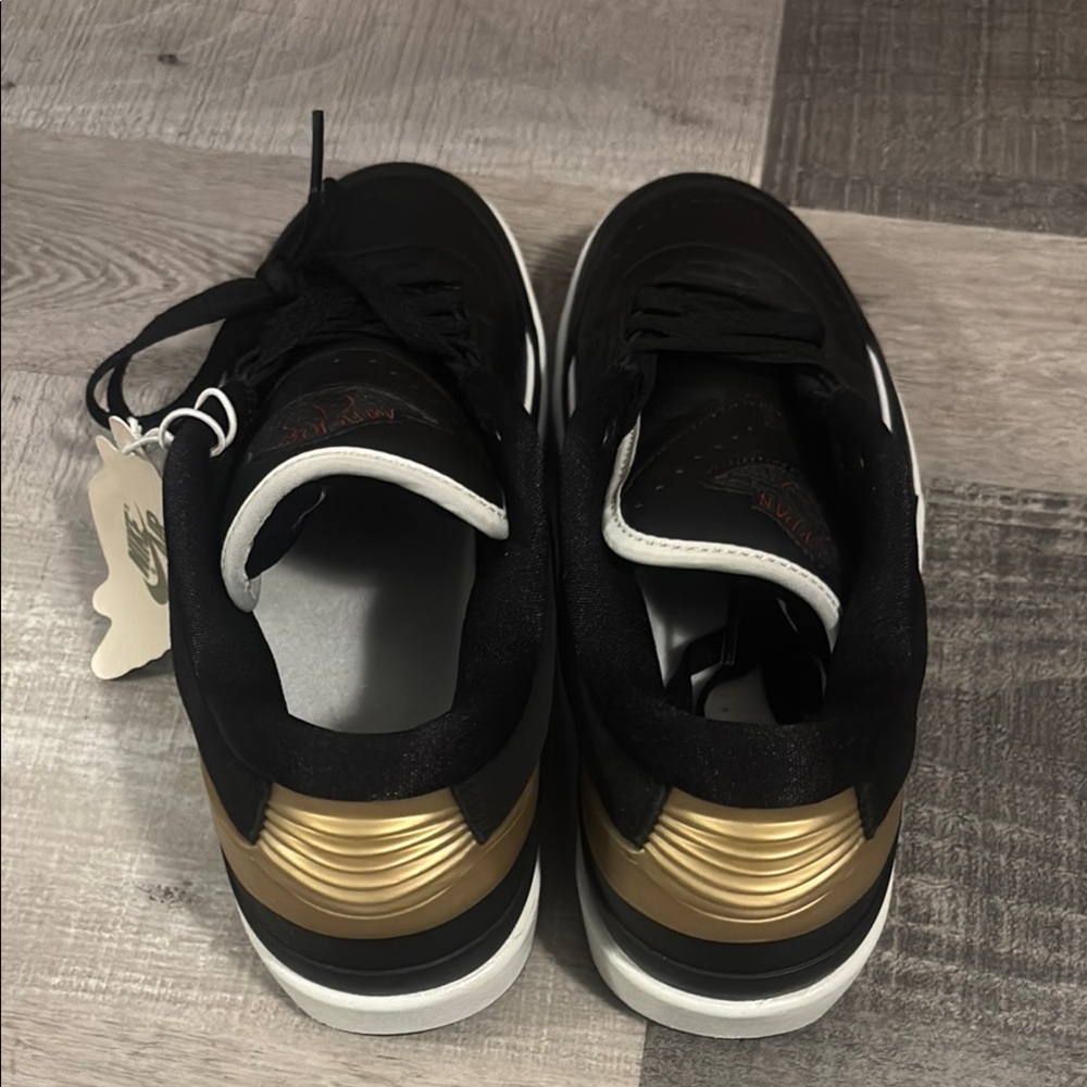 Air Jordan 2 retro Black and White with gold trim in back Sneakers - Picture 5 of 8